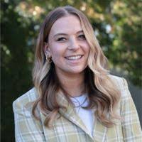 Julia Pincus's Instagram, Twitter & Facebook