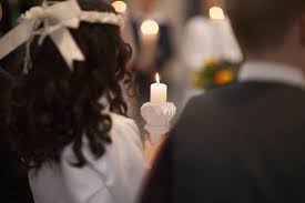 Proboszczom i wikariuszom parafialnym, kapelanom, a także przełożonym wspólnoty w kleryckich instytutach zakonnych lub stowarzyszeniach życia apostolskiego w odniesieniu do wszystkich przebywających w domu. Pierwsze Komunie Zostana Odwolane Najblizszy Termin Na Pewno Nie W Maju Eska Pl