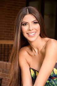 Laura olascuaga es una periodista que graduó de la licenciatura en periodismo televisivo de la universidad del norte en barranquilla. Laura Olascuaga Photos Laura Olascuaga Picture Gallery Famousfix