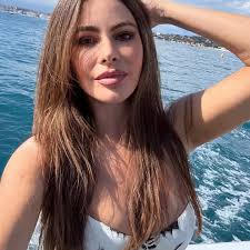 Today it's Cloud's birthday so let's just celebrate. Happy Birthday dear  Cloud. (I know that the picture is three years old but still it's a perfect  great one.)