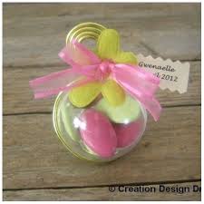 Boule biface vert et fushia en plexi garnie de dragées. Contenant Dragees Bapteme Dragee Fille