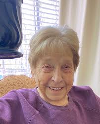 Sylvia Eller's Instagram, Twitter & Facebook