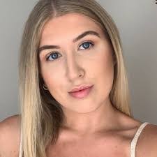 Chloe Manning's Instagram, Twitter & Facebook