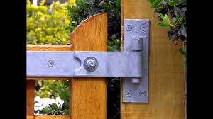 Galvanized hinges include 2 #12 dacromet screws, black polyester powder coat over galvanized (bppcg) 2 #12 wood screws. A Tip To Make Sure You Wooden Gates Cannot Be Lifted Off Their Hinges Youtube