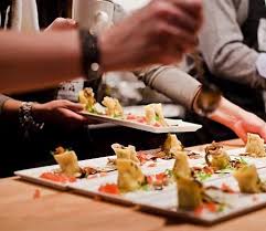 En nuestra escuela de cocina aprenderás, divirtiéndote, las mejores técnicas y recetas de la mano de grandes chefs; Sabores Taller De Cocina Barcelona Gracia