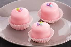 You can pick your own base and flowers that match your color theme— just make sure the blooms are organic and edible! 30 Cutest Baby Shower Desserts Food Network Canada