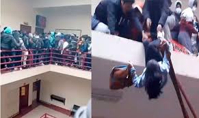 A siete aumentó la cifra de estudiantes fallecidos este martes al caer desde un cuarto piso luego de que una baranda se rompió en la universidad pública de el alto (upea) en bolivia, en unos. J4o8yvr1bm Aum