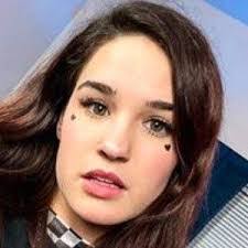 Madeline Jean's Instagram, Twitter & Facebook