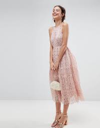 Asos cerimonia offre una linea. Asos Vestito Grembiule Midi Da Cerimoniaasos In Pizzo Di Colore Rosa Lyst