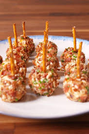 Easy Last Minute Appetizers From Pasta Chips To Churro Almonds Christmas Recipes Appetizers Cheese Ball Bites Holiday Party Appetizers