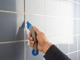 Badezimmer Renovieren So Werden Fliesen Fugen Und Co Wie Neu In 2020 Badezimmer Renovieren Renovieren Bad Renovieren