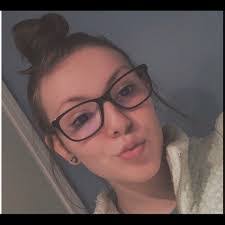 Laura Musto's Instagram, Twitter & Facebook