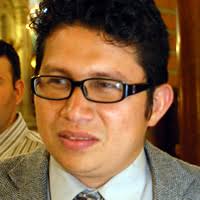 Juan Villoro, el maestro de la dispersión total: "La realidad ocurre al  menos dos veces" ~ Revista Carátula