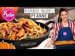 Herbstliche Nudelpfanne Mit Kurbis Und Garnelen Zutaten Fur Das Rezept 800 G Hokkaidokurbis Kabugunu Kesme 70 G Oliv Nudelpfanne Kurbis Einfache Gerichte