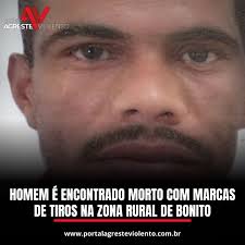 Um homem identificado como Ricardo José de Souza, 43 anos, natural de  Limoeiro, foi encontrado morto na tarde da sexta-feira (5/12), por volta  das 14h30, na estrada de acesso ao Sítio Viração,