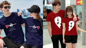 Ingin membuat desain pakaian anda sendiri dengan mudah? Ironi Tren Kaos Couple Yang Pernah Dianggap Romantis Padahal Sekarang Mah Nggak Banget