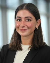 ⭐️Scholar Spotlight⭐️ Meet Holly Worth! Holly is originally from Indiana  and is currently a junior at the College. She is pursuing a dual major in  Hospitality and Tourism Management and Commercial Real