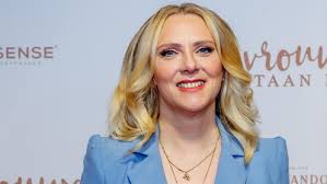 Actrice jelka van houten (41) en cabaretier henry van loon (38) verwachten hun eerste kindje samen. Jelka Van Houten