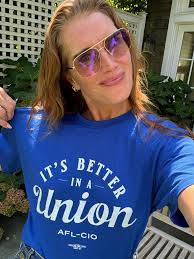 Todd Bracht's Instagram, Twitter & Facebook