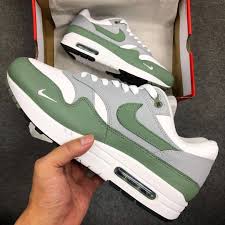 Pin Op Nike Air Max 1