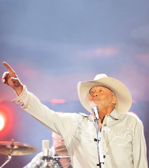 Inside Alan Jackson's 'Last Call: One More for the Road' finale concert