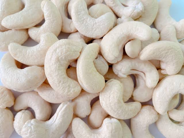 hạt điều tươi nhân trắng dùng để làm gì