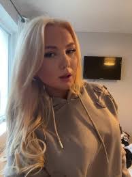 Mary Siegfried's Instagram, Twitter & Facebook