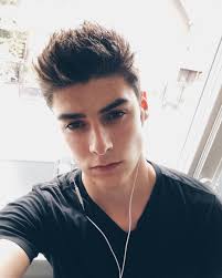 Into The Light Should I Go Back To That Hairstyle One Day Rafael Miller Rapazes Bonitos Garotos Sensuais