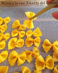 Farfalle Di Pasta Fresca Con Salsiccia E Carciofi Mina E Le Sue Ricette Del Cuore Carciofi Arcobaleno Di Pasta Pasta Farfalle