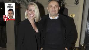 Sinan engin , 4 kasım 1964 tarihinde trabzon , maçka'da doğmuştur. Sinan Engin Esi Ayse Engin In Keyfi Yerinde Magazin Haberleri