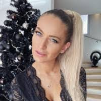 Angela Derossi's Instagram, Twitter & Facebook