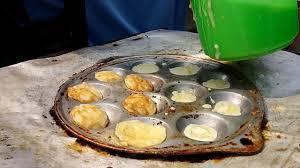 Kulit lumpia merupakan salah satu bahan yang kerap dipakai untuk membuat berbagai macam jenis camilan. Martabak Telor Baklor Kang Oki Bekasistreetfood Jajansembarangan Youtube