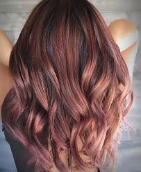 Pink is the new blonde! Capelli Rosa Anche Su Chiome Castane Si Con Il Colore Rose Brown Vanityfair It