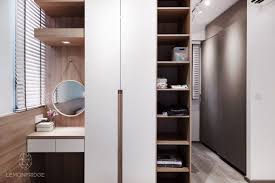 13 Ideen Fur Waschtische Und Frisierkommoden Fur Kleine Raume Hier Ist Ein Weiterer Kompakter Waschtischbereich De In 2020 Kleine Zimmer Holz Interieur Tischdesign