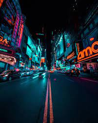 When it comes to traffic moving in the evening, you have a few technical options to catch a cool scene. Photography Cityscape Newyork Charles Street Urban Night York City Ivan New Night Street Photography Street Photography Urban Night Life Photography