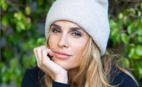 Elisabetta canalis is an italian actress and showgirl. Elisabetta Canalis Irriconoscibile Cosa Le E Successo Non E Piu Lei