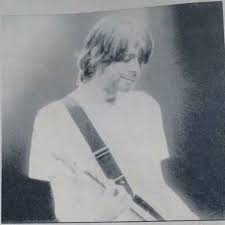 human adli kullanicinin kurt cobain nirvana panosundaki pin