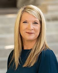 Lori Tyndall's Instagram, Twitter & Facebook