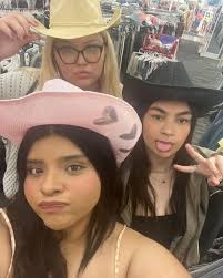 heyy everyone! My name is Zoe Castro, I will be majoring in early childhood  education. I am so excited to make new friends and try new things (I will  always be down