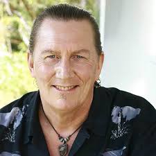 Find Your Voice, Save Your Life: Transcendent Men, Real Stories eBook :  Leeder, Dianna: Amazon.ca: Kindle Store