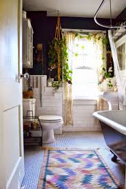 By Adding A Few Live Plants A Bright Colored Tribal Print Rug To Your Bathroom You Ve Got The Perfect Boho Bathroom Bohemian Bathroom Bathroom Inspiration