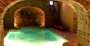 Piscines construites à l'intérieur : Hotel 4 Quimper Hotel Avec Piscine Bretagne