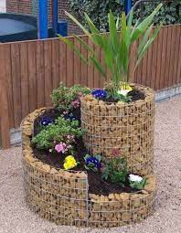 Give people an idea of what's to come, in most are kept very simple, with a small wooden building or gazebo and a handful of subtle plants. 39 Pretty Small Garden Ideas Home Stratosphere