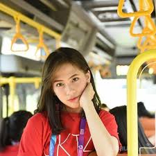 21 czerwca 2003), znana zawodowo jako adhisty zara , to indonezyjska piosenkarka, performerka i aktorka. Kenalan Dengan Zara Jkt 48 Pemeran Disa Di Film Dilan Yang Menggemaskan