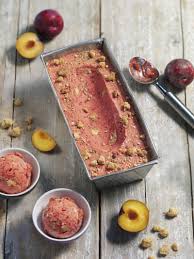 Die Mischung Reifer Pflaumen Und Knuspriger Streusel Macht Das Pflaumen Streusel Eis Zum Spatsommerlichen Genuss Ein Au Streusel Eis Diamant Zucker Streusel