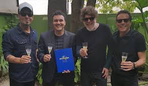 Com mais de 30 anos de carreira, a banda titãs está passando por uma renovação. Para Qual Time Torcem Os Membros Do Titas Variedades 4oito