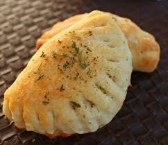On Peut Les Garnir Comme On Veut Et Ca Fait Tellement Un Bon Petit Snack Bien Meilleure Que Celles Homemade Pizza Pockets Homemade Pizza Pizza Pockets Recipe