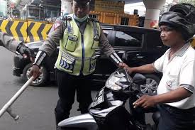 Pengaruh peraturan larangan merokok ditempat umum terhadap kebiasan merokok. Aturan Larangan Merokok Saat Berkendara Kena Denda Rp 750 000