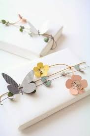 Zeugen Sie Sich Selbst Ein Susses Fruhlingsgeschenk Geschenkpapier Mit Mit Bildern Geschenke Verpacken Geschenke Selber Machen Geschenke Schon Verpacken