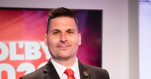 V prezidentských voľbách bude kandidovať aj Robert Švec